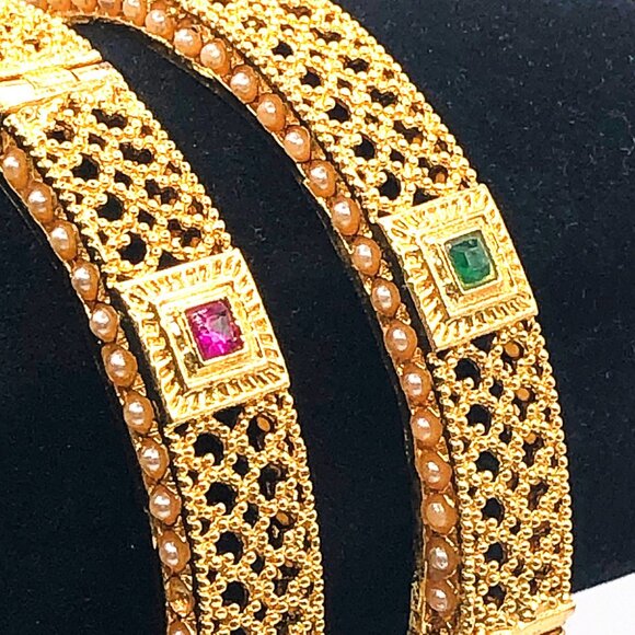 Set of 2 Vintage Gold Tone Filigree Hinged Bangle Bracelets - Picture 9 of 15